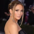 Jennifer Lopez fala sobre relacionamentos abusivos em novo documentário